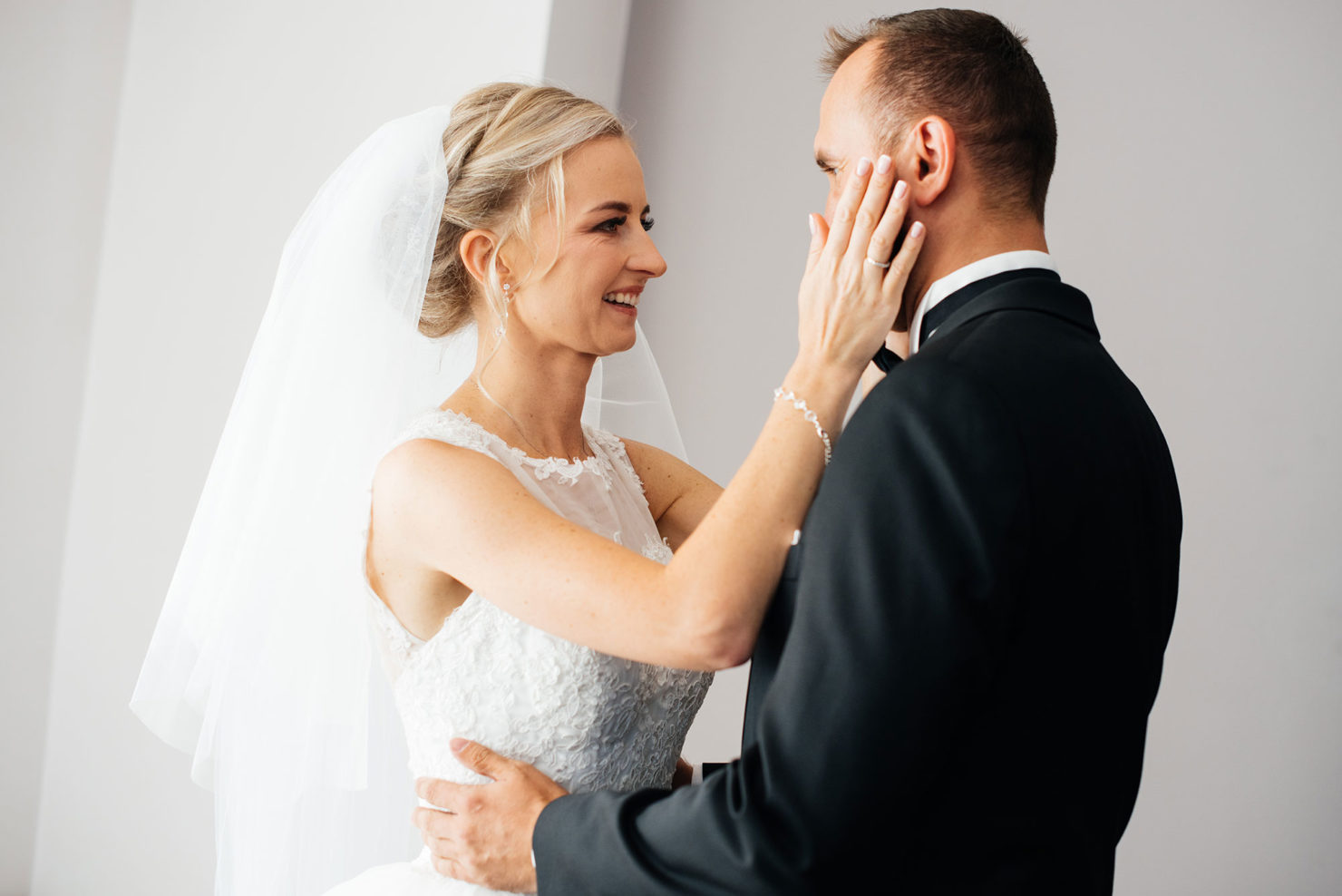Elwira-i-Jacek-first look-White Balance Weddings